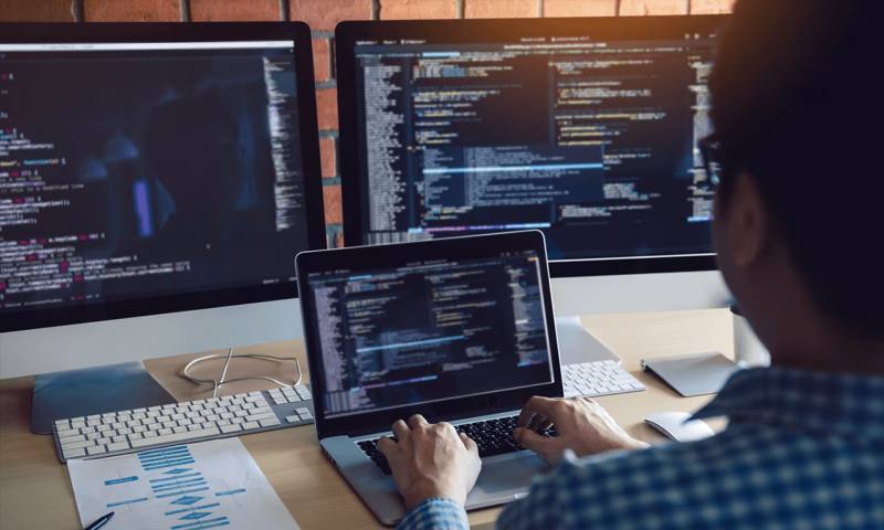 数据科学选型：R与Python如何赋能阿瓦提县网站建设？